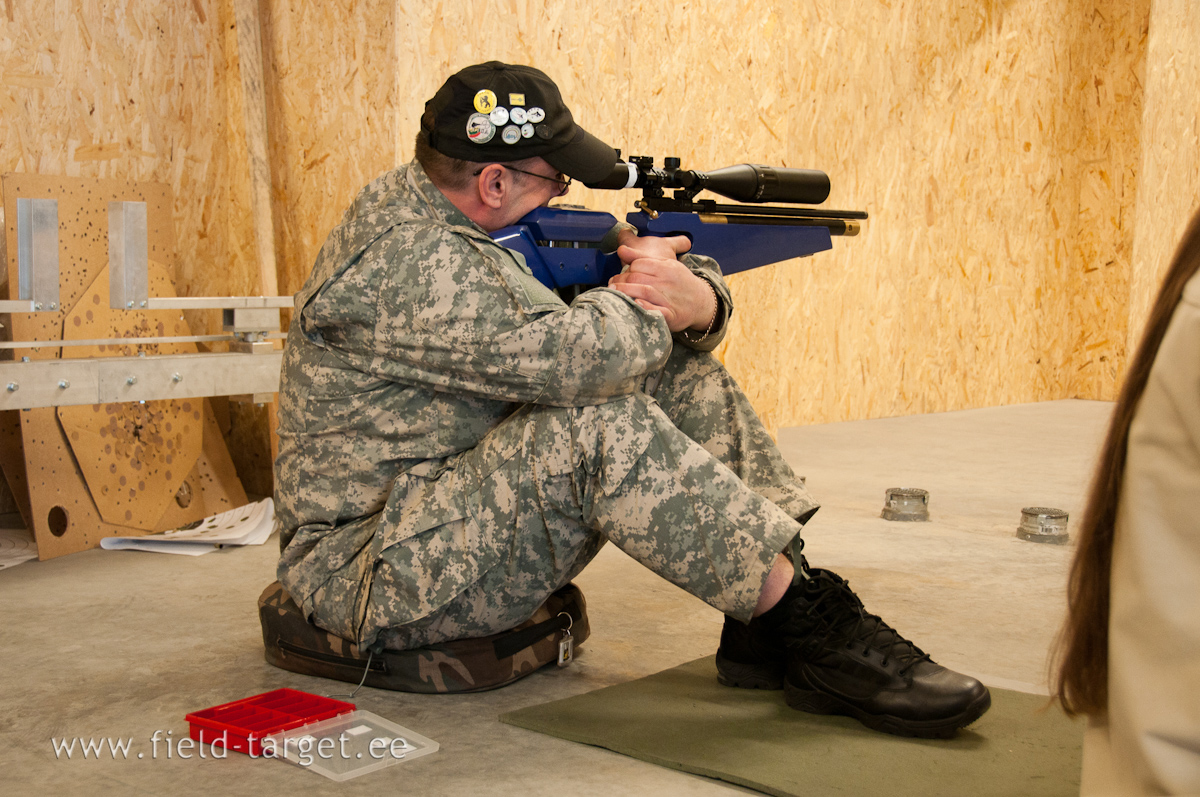 Vabal rajal testib Gennadi regulaatoriga püssi AA S200